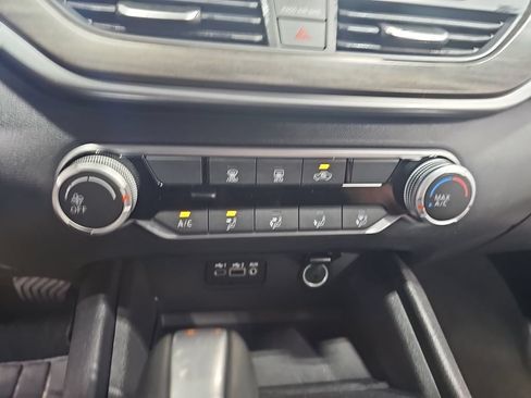 Certified 2025 Nissan Altima 2.5 SV FWD image 20