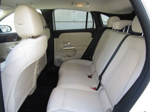 Certified 2023 Mercedes-Benz GLA 250 4MATIC w/ Premium Package image 15