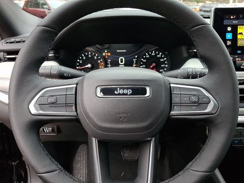 Certified 2025 Jeep Compass Limited AWD/4WD image 19