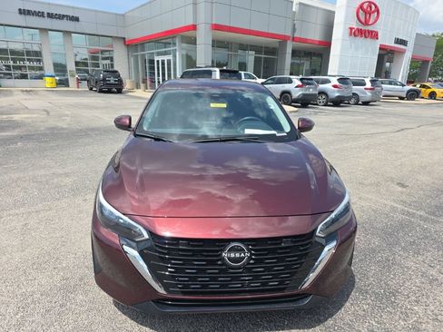 Used 2025 Nissan Sentra SV FWD image 2
