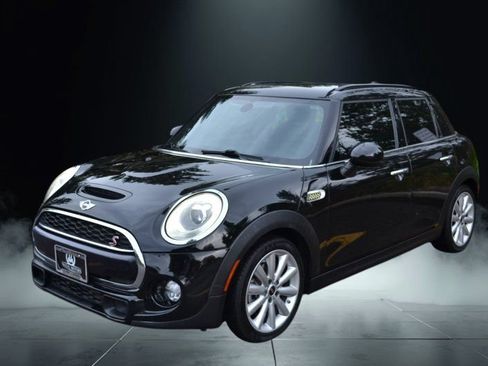 Used 2018 MINI Cooper S FWD image 6