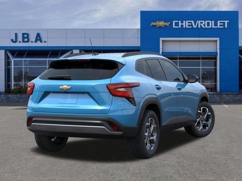 New 2026 Chevrolet Trax LT w/ Sunroof Package FWD image 4