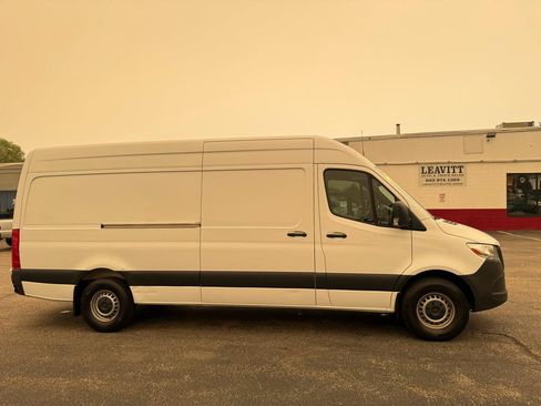 Used 2020 Mercedes-Benz Sprinter 2500 image 12