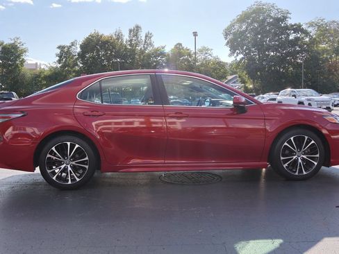 Used 2019 Toyota Camry SE FWD image 9