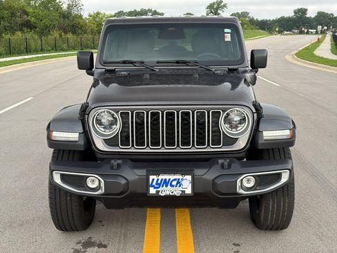Used 2025 Jeep Wrangler Unlimited Sahara AWD/4WD image 7
