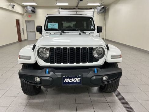 Used 2024 Jeep Wrangler Unlimited AWD/4WD image 3