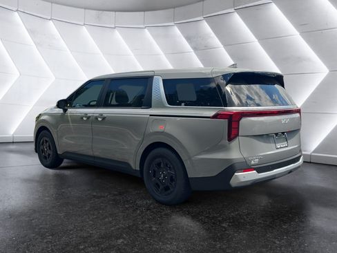 New 2027 Kia Carnival LX FWD image 3