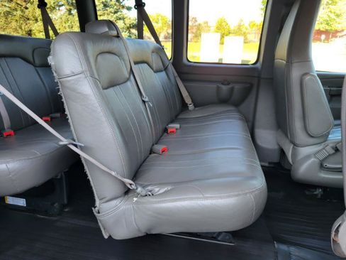 Used 2019 Chevrolet Express 2500 LS w/ Driver Convenience Package RWD image 5