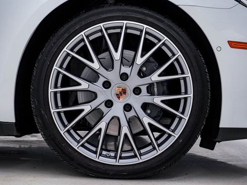 Certified 2025 Porsche Panamera 4 image 10