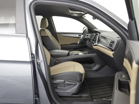 Used 2024 Volkswagen Atlas Cross Sport SE AWD/4WD image 17