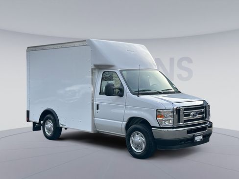 Used 2025 Ford E-350 and Econoline 350 Super Duty w/ Power Equipment Group image 10