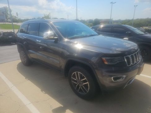 Used 2019 Jeep Grand Cherokee Limited w/ Luxury Group II AWD/4WD image 3