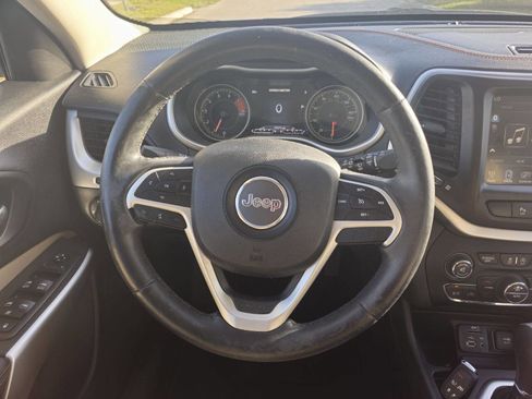 Used 2018 Jeep Cherokee Limited image 18