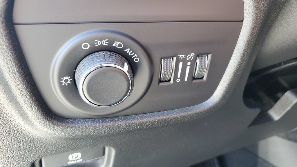 Used 2025 Jeep Grand Cherokee L Altitude AWD/4WD image 26