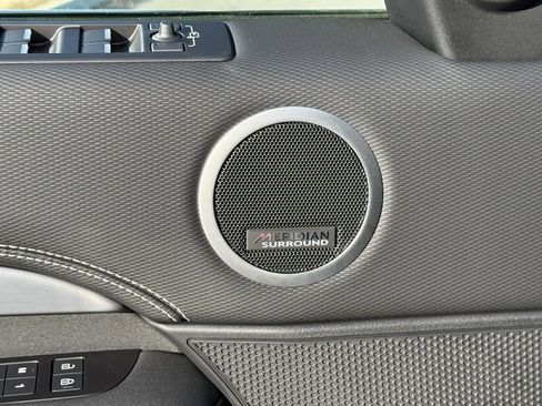 Certified 2025 Land Rover Discovery Dynamic SE image 15