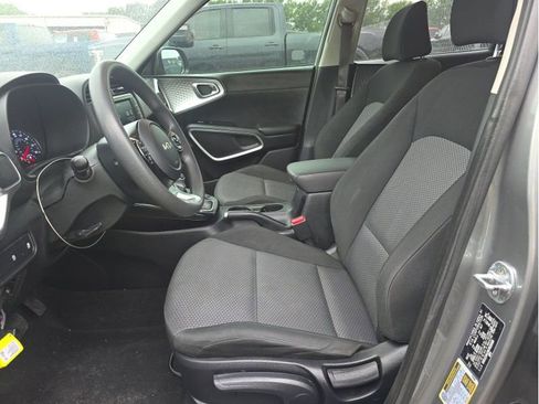Used 2022 Kia Soul LX FWD image 11