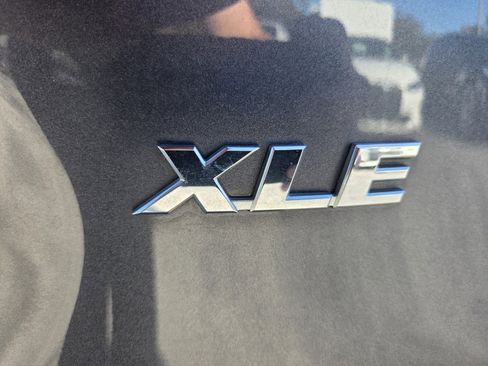 Used 2020 Toyota RAV4 XLE Premium image 14