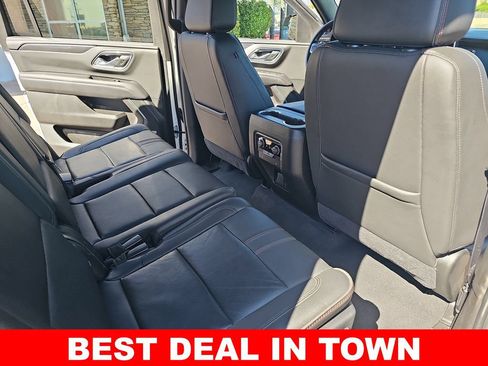Used 2021 Chevrolet Suburban RST AWD/4WD image 11