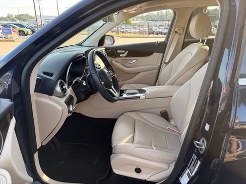 Used 2022 Mercedes-Benz GLC 300 image 8