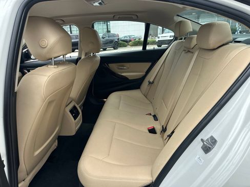 Used 2018 BMW 320i Sedan RWD image 13