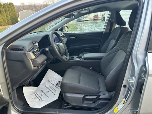 Used 2025 Toyota Camry LE image 13