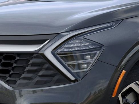 Used 2025 Kia Sportage LX image 10