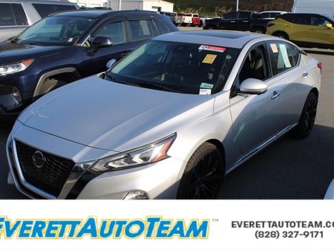 Used 2020 Nissan Altima 2.5 Platinum image 1