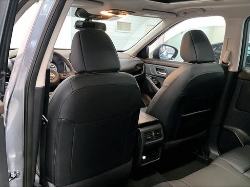 Used 2023 Nissan Rogue SL image 10