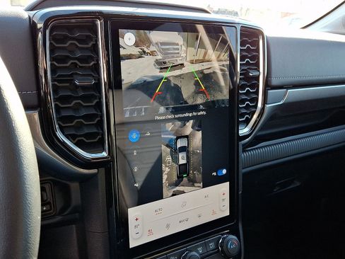 Used 2024 Ford Ranger Lariat w/ FX4 Off-Road Package image 18