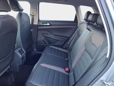 Used 2022 Volkswagen Taos SEL image 10