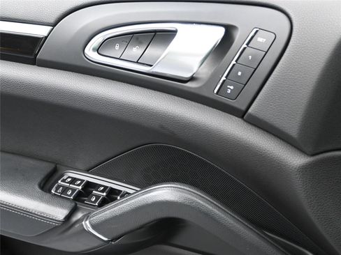 Used 2014 Porsche Cayenne GTS image 22
