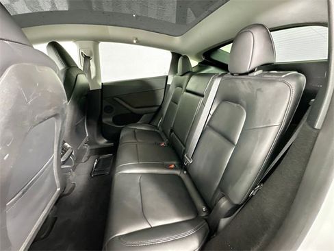 Used 2022 Tesla Model Y Long Range image 22