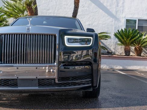 Used 2019 Rolls-Royce Phantom Sedan RWD image 39