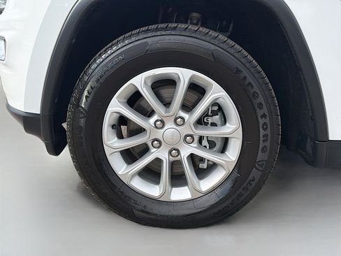 Used 2022 Jeep Grand Cherokee Laredo X image 41