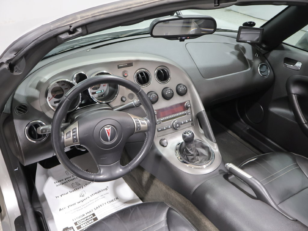 Used 2006 Pontiac Solstice Convertible w/ Premium Package RWD image 25