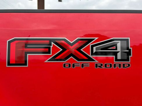 Used 2022 Ford F250 Lariat w/ Lariat Value Package AWD/4WD image 17