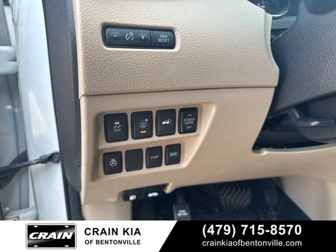 Used 2017 Nissan Rogue SV w/ SV Premium Package FWD image 16