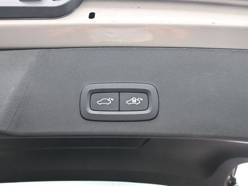 Used 2024 Volvo XC40 B5 Ultimate AWD/4WD image 28