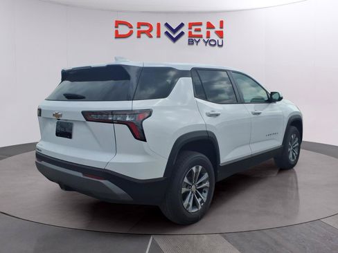 New 2026 Chevrolet Equinox LT w/ Convenience Package II FWD image 5