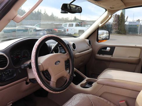 Used 2004 Ford Expedition Eddie Bauer image 8