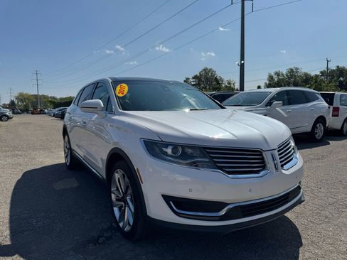 Used 2017 Lincoln MKX Reserve w/ Driver Assistance Package image 3