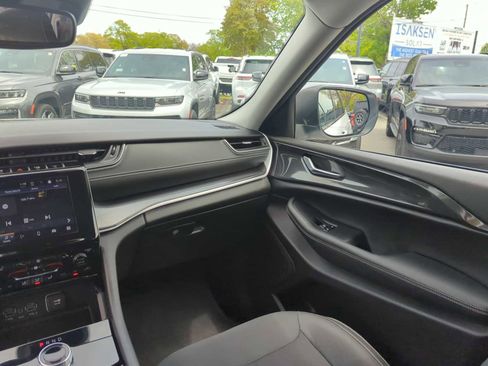 Used 2023 Jeep Grand Cherokee L Laredo w/ Luxury Tech Group I AWD/4WD image 29