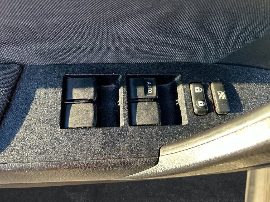 Used 2017 Toyota Corolla LE FWD image 12