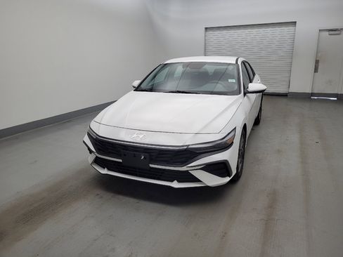 Used 2024 Hyundai Elantra SEL FWD image 15