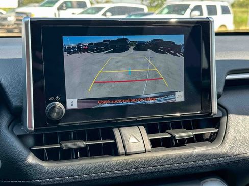 Used 2025 Toyota RAV4 XLE FWD image 30
