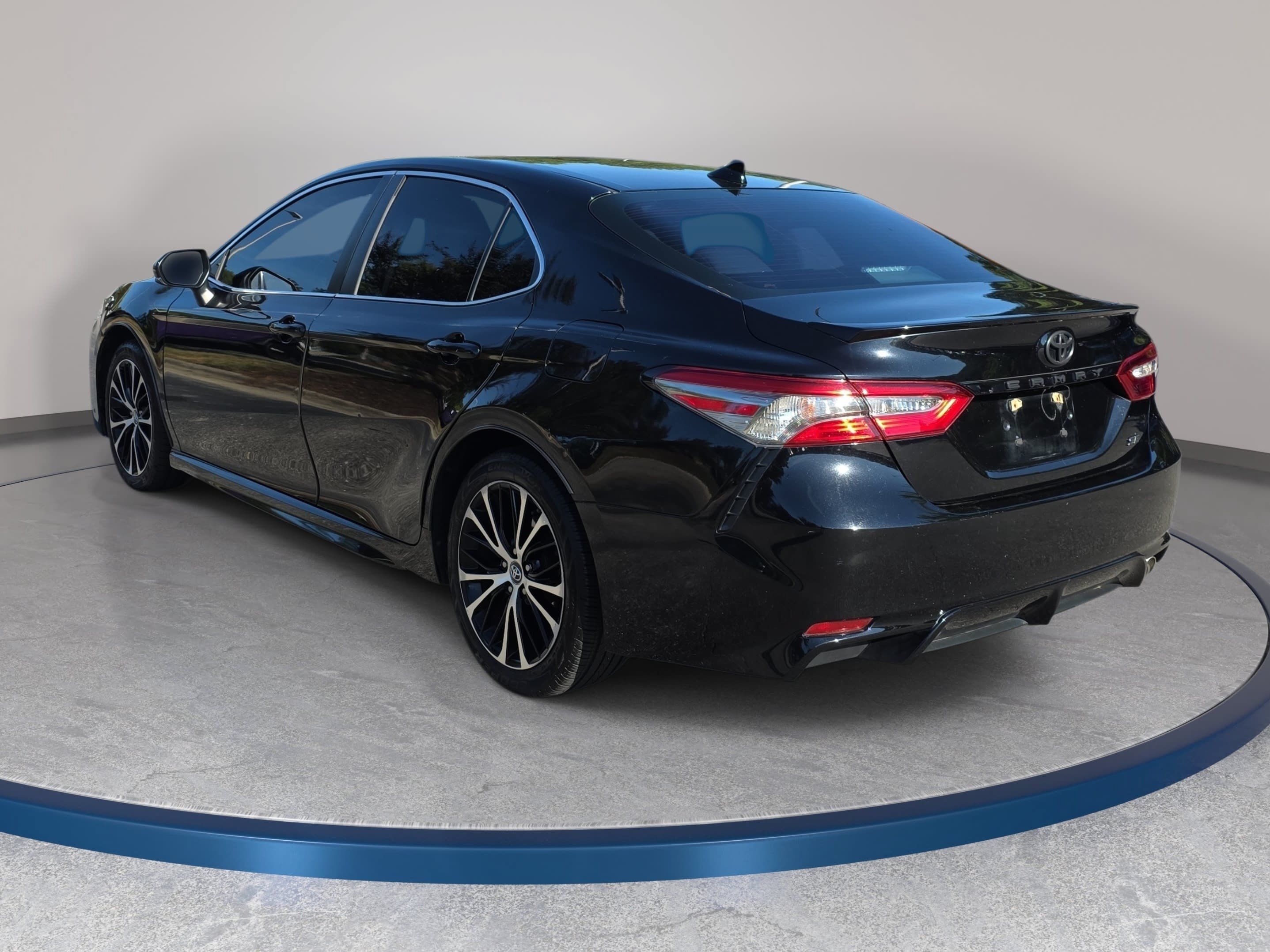 Used 2019 Toyota Camry SE FWD image 7