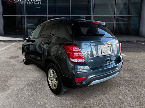 Used 2021 Chevrolet Trax LT w/ Driver Confidence Package image 2