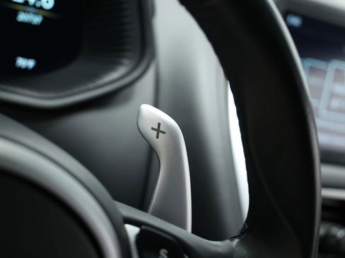 Used 2018 Aston Martin DB11 Coupe image 25