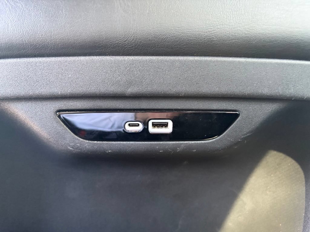 Certified 2025 Chrysler Pacifica Select FWD image 16