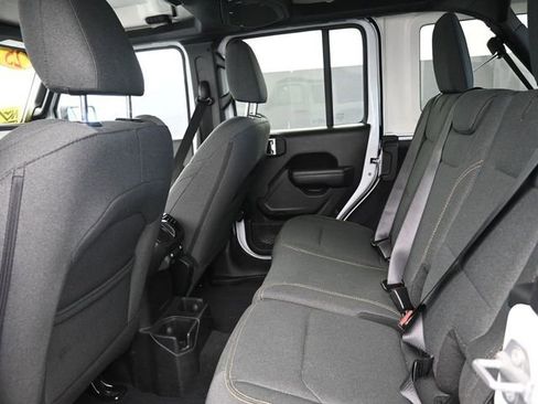 Used 2025 Jeep Wrangler Sport S image 16